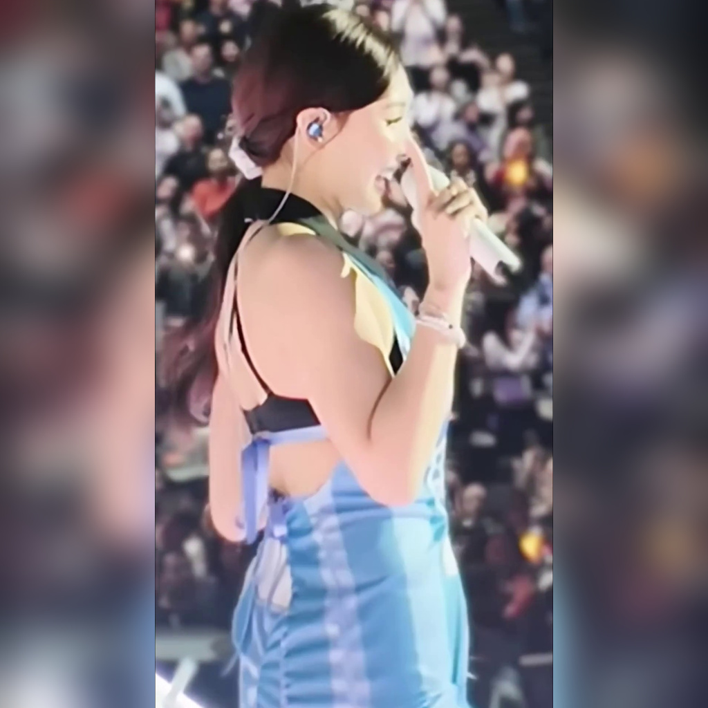The back shots of Nayeon providing fan service for Jangyeoni secretly filming