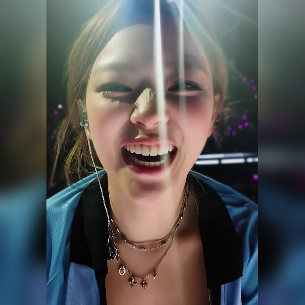TWICE ビハインド：ジョンヨン ホワイトのシアーコルセット 胸元＋クロスボディバッグ