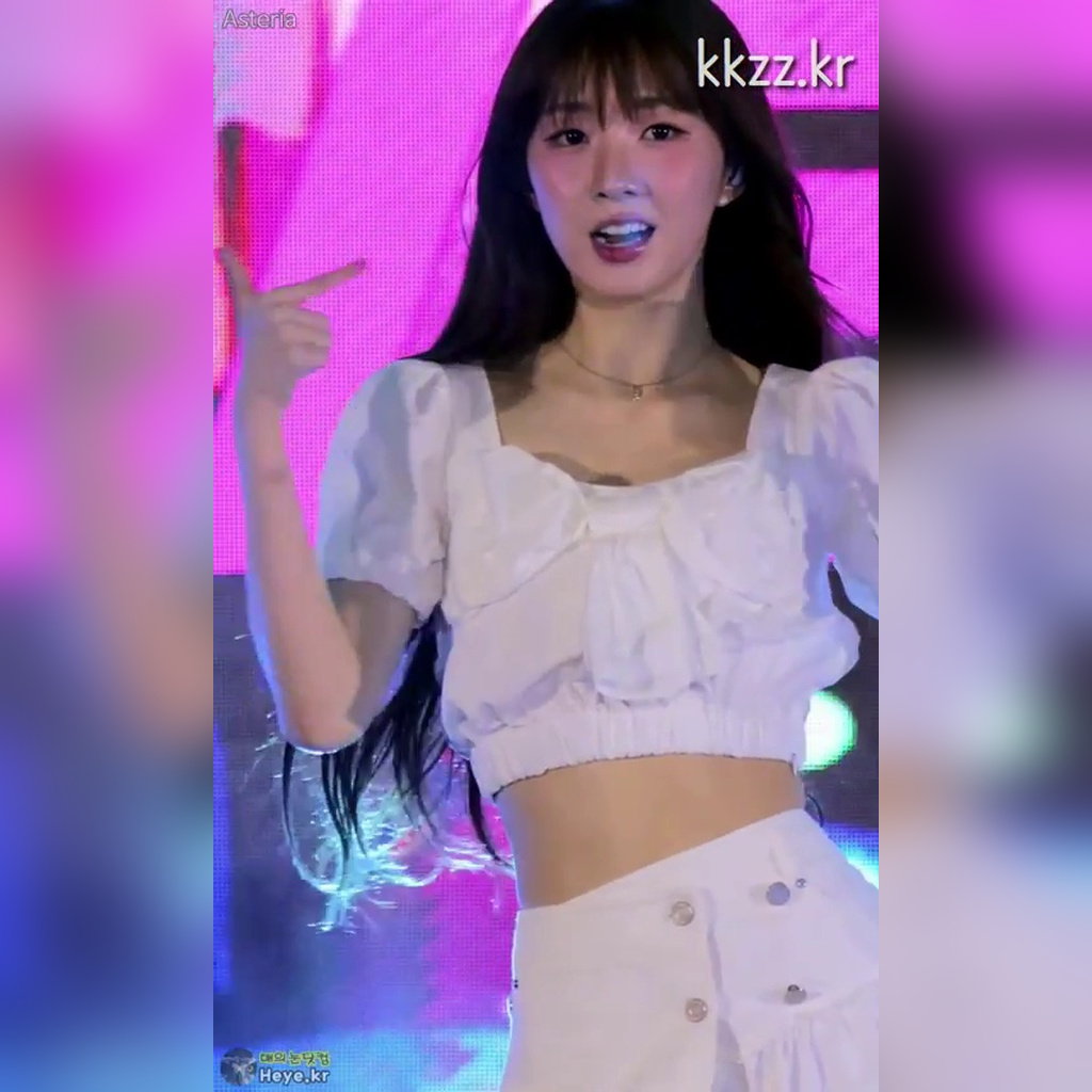 속바지 보이는 뒤태 라잇썸 주현 움짤