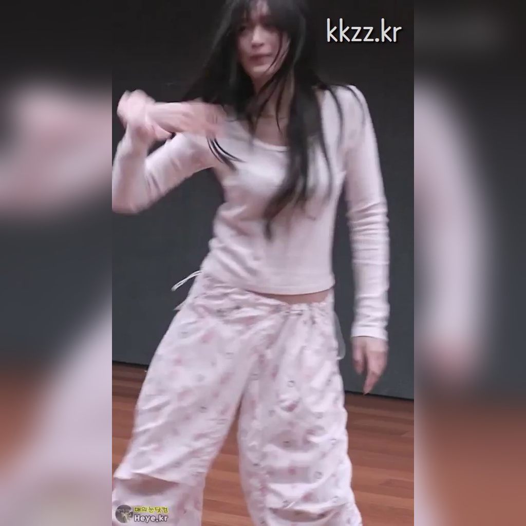 배꼽 보이는 크롭티 아이브 이서 움짤