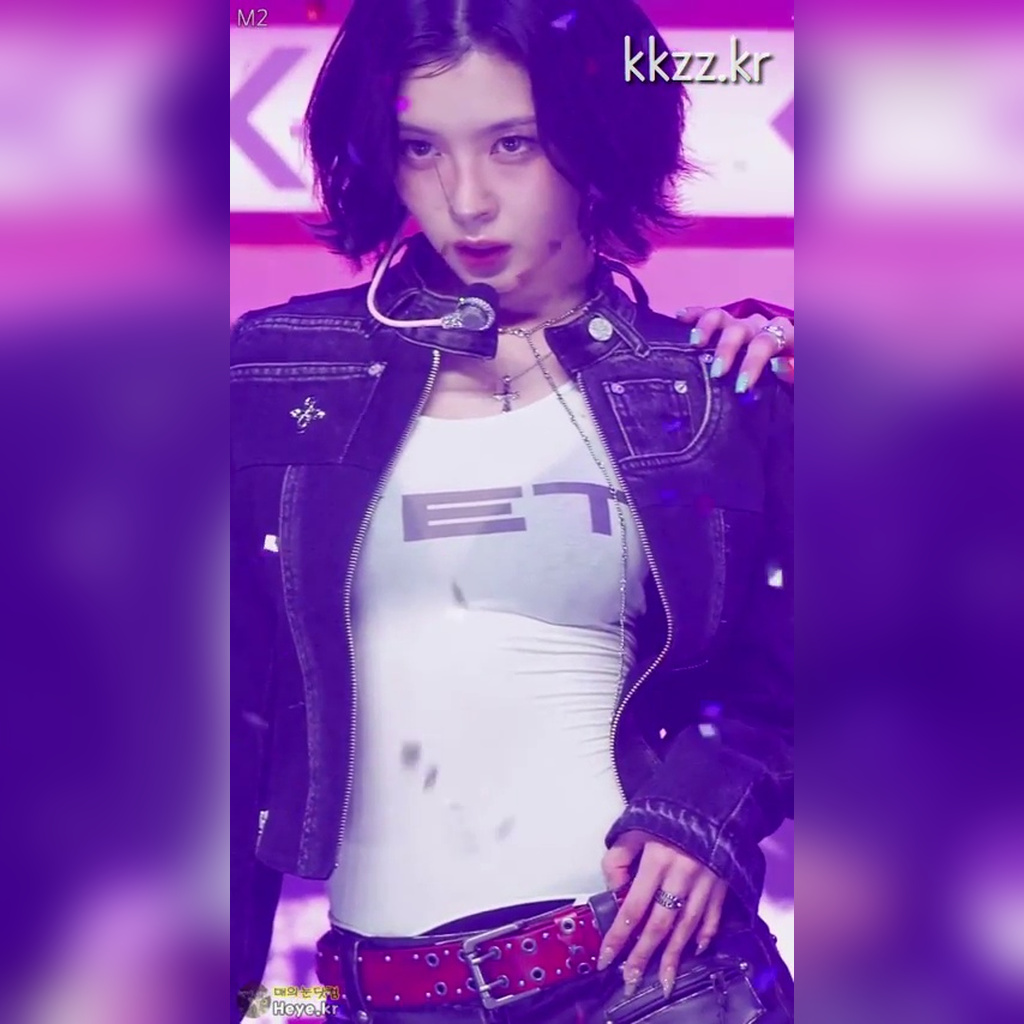 Sleeveless Sheer Kep1er Kim Da-yeon GIF