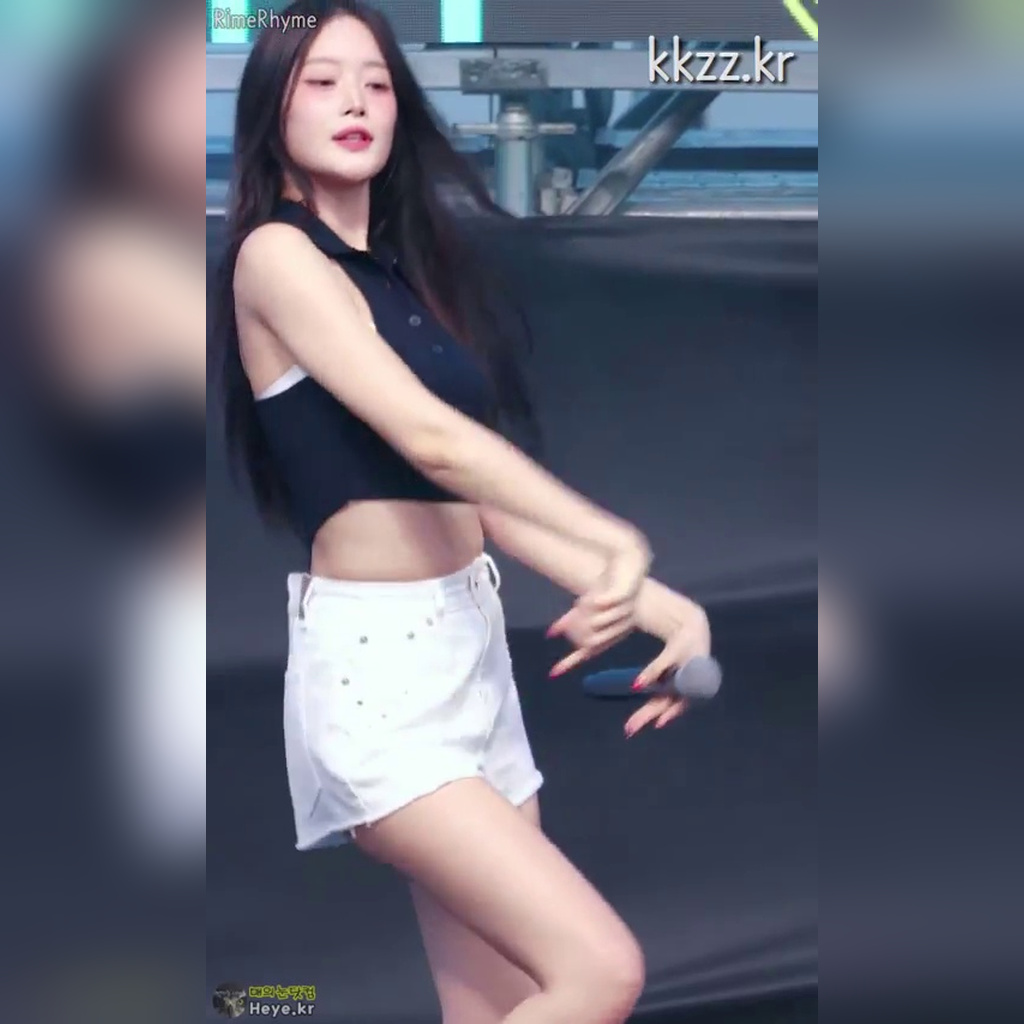 Wide-Leg Hot Pants HIKEY SeoE GIF