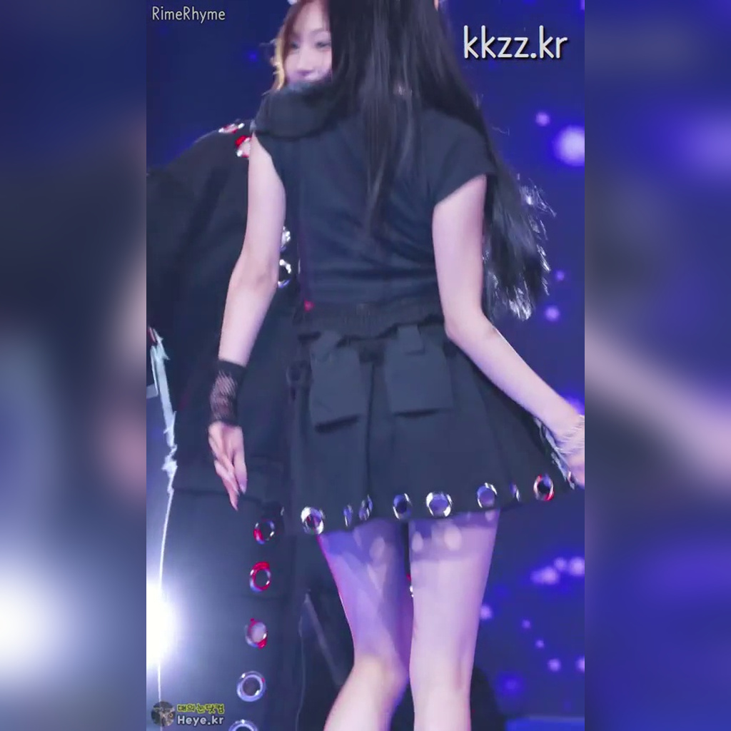 Captivating Kepler Choi Yujin GIF
