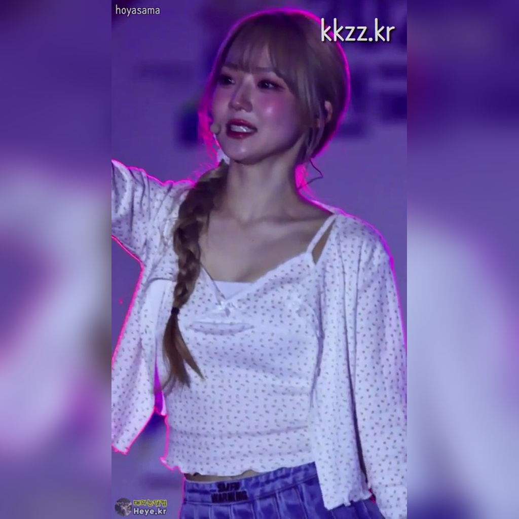 Fine Sleeveless Triple S Yoonseo Yeon GIF