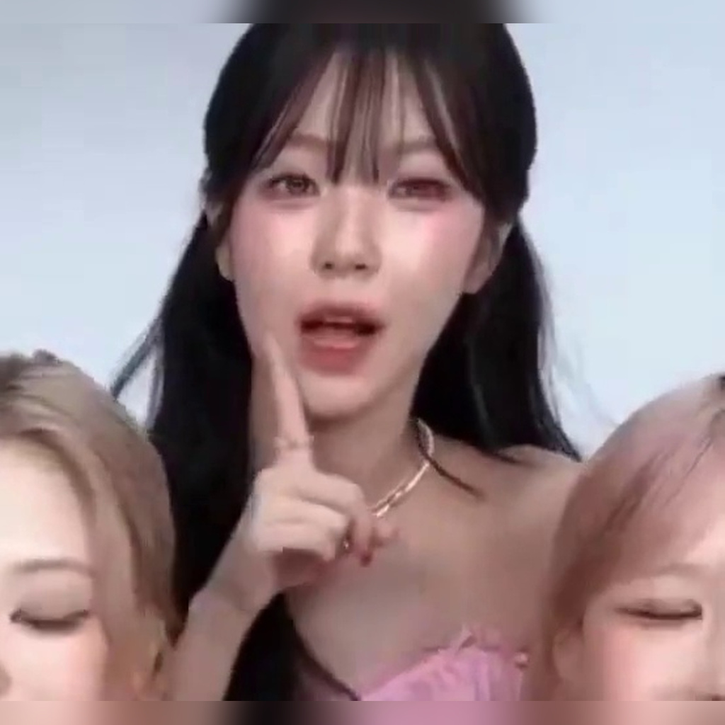 松饼脸白纸轩