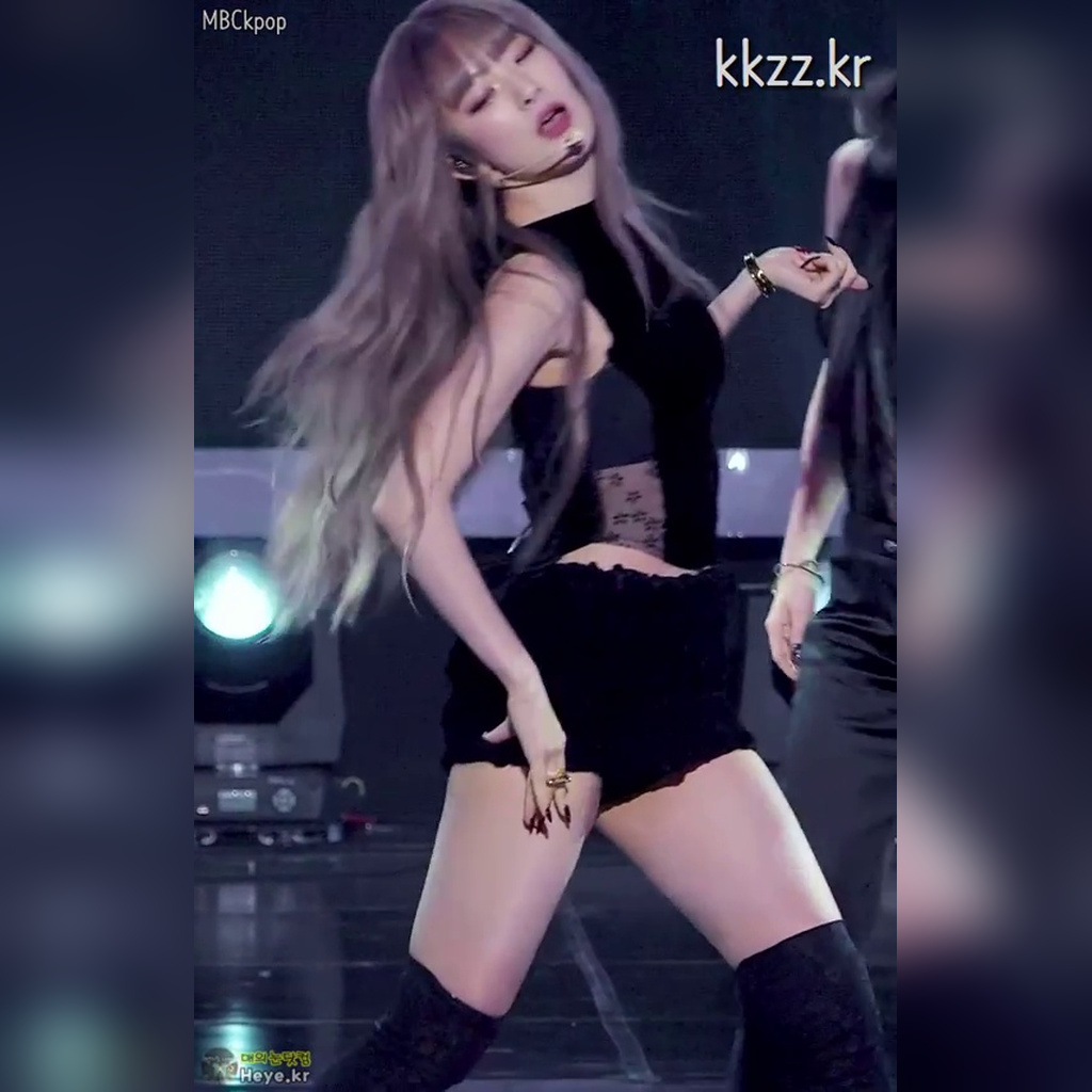 Red Velvet 瑟琪大腿后侧 GIF