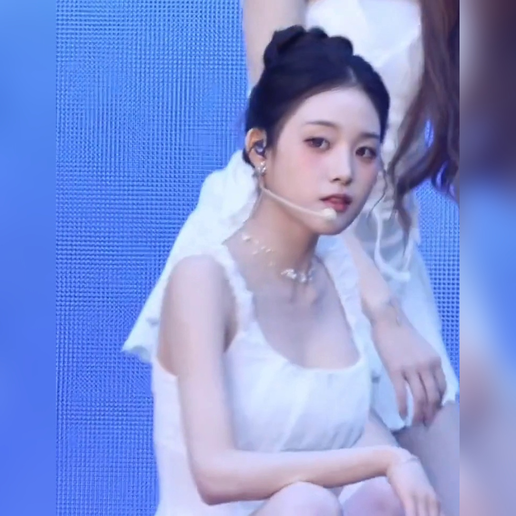 tripleS Jiyoung Deep-Fined Pure-White Shirred Dress with Soft-Tofu-Colored Cleavage