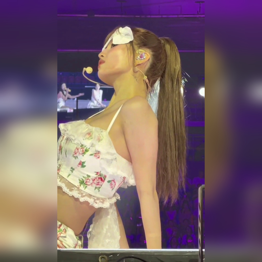 モモ 涼しげな花柄フリル衣装 弾力のある胸元と腹部おへそ #2