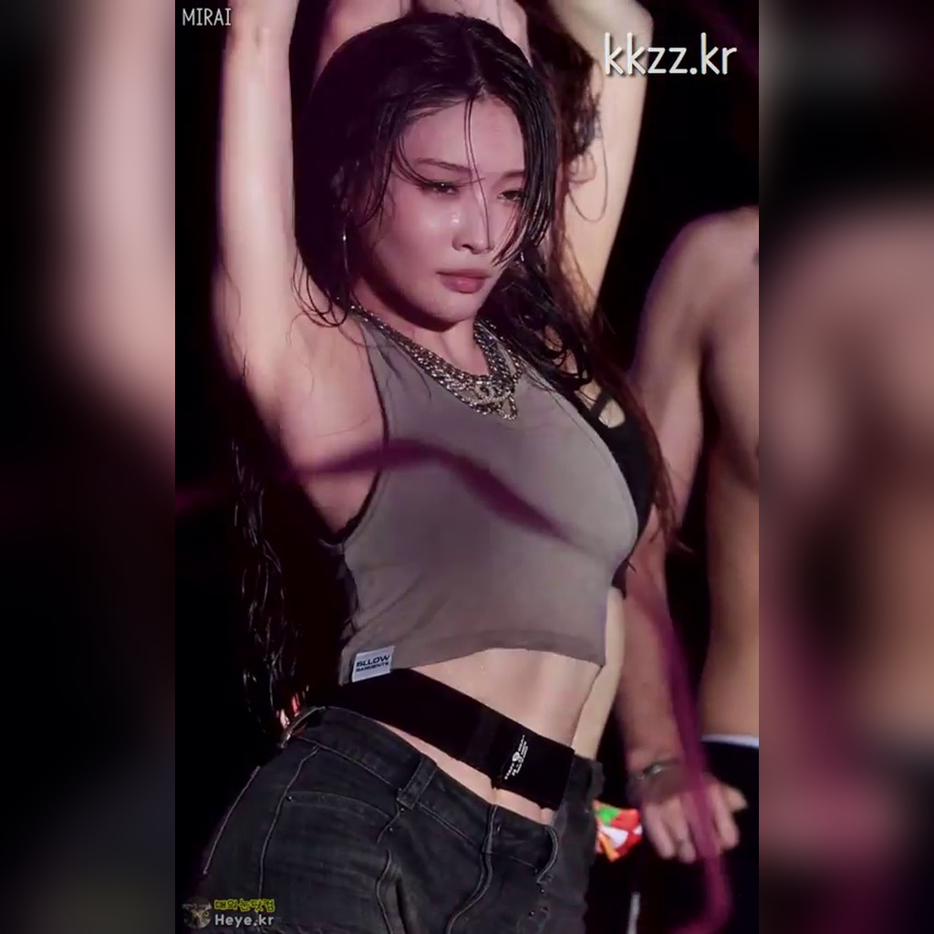 湿润的泫雅（CHUNGA）GIF