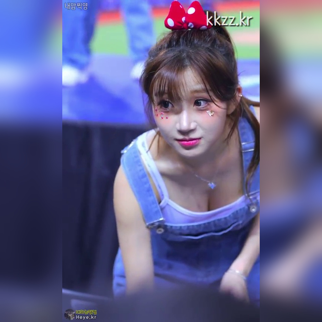 オーバーオールの魅力 イ・ジュウン チアリーダーGIF