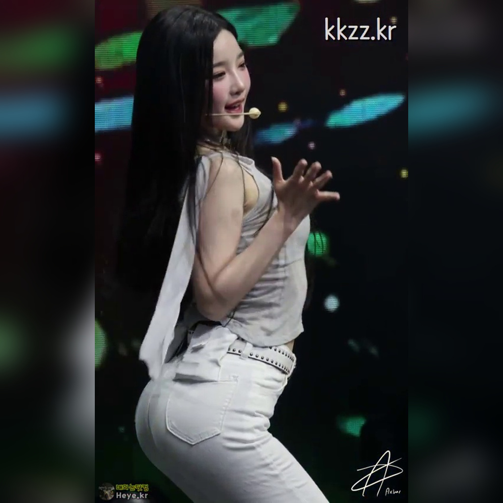 Tight TripleS Yoon Yuyeon GIF of a Solid Back View
