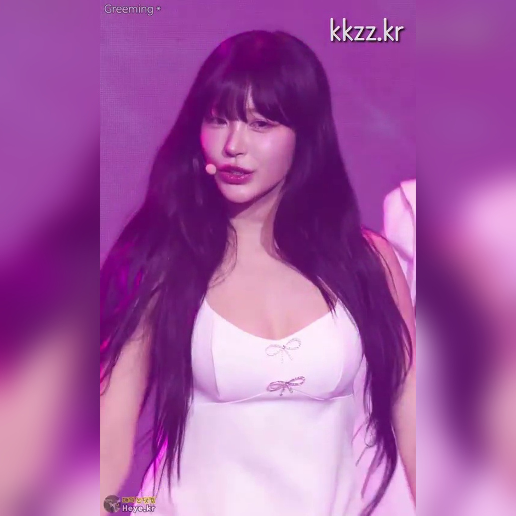 Fine One-Piece Classi Hyeongseo GIF