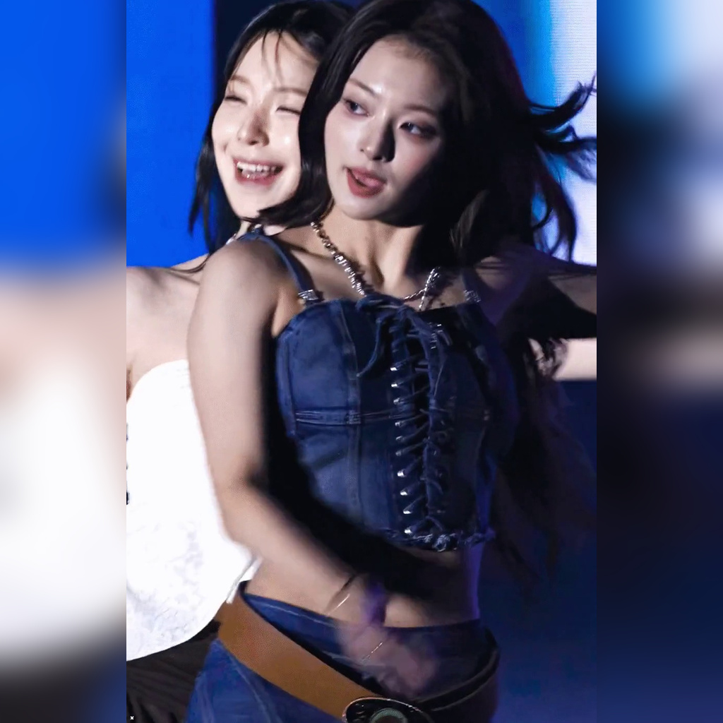 fromis_9 Lee Na-kyung denim corset Yakkop smooth armpit pheromones