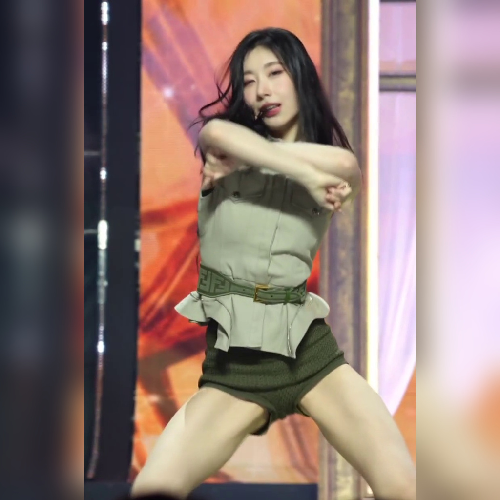 ITZY 彩领 橄榄色紧身热裤 夹缝般的内收肌大腿颤抖