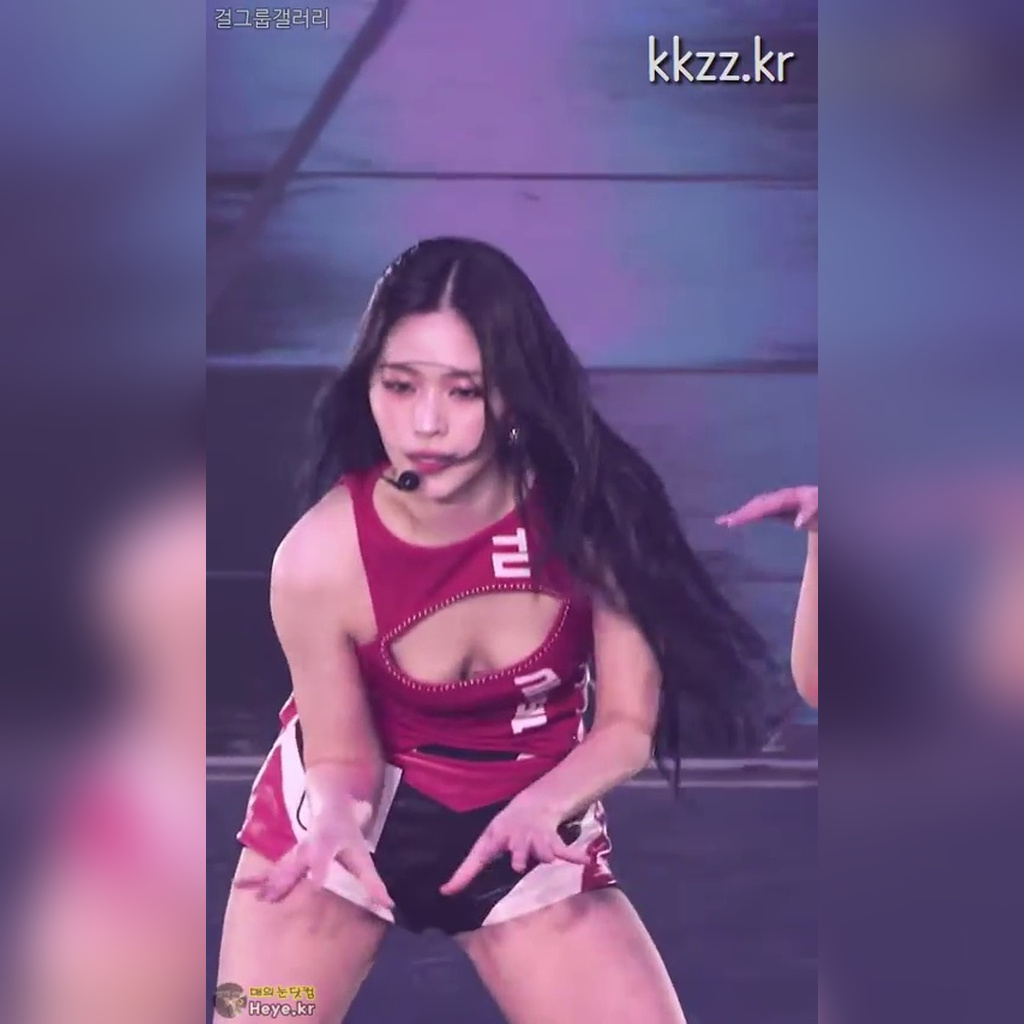 Bowing ITZY Ryujin GIF