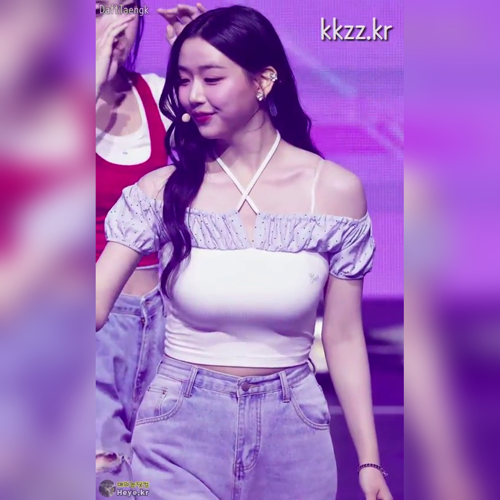 TripleS Kim Chae-yeon GIFs to Boost Focus