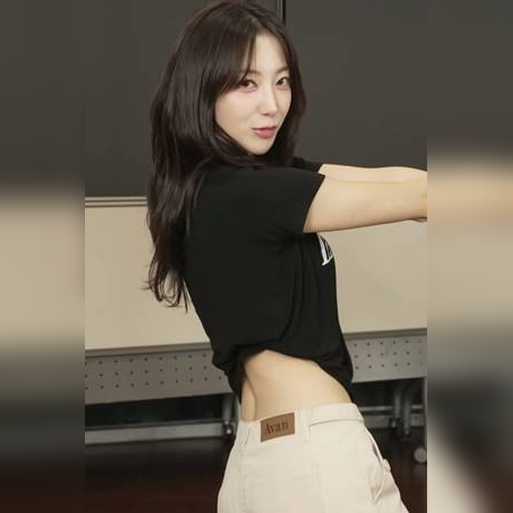 白い腹筋と脊柱起立筋ハイキ リイナ  GIF