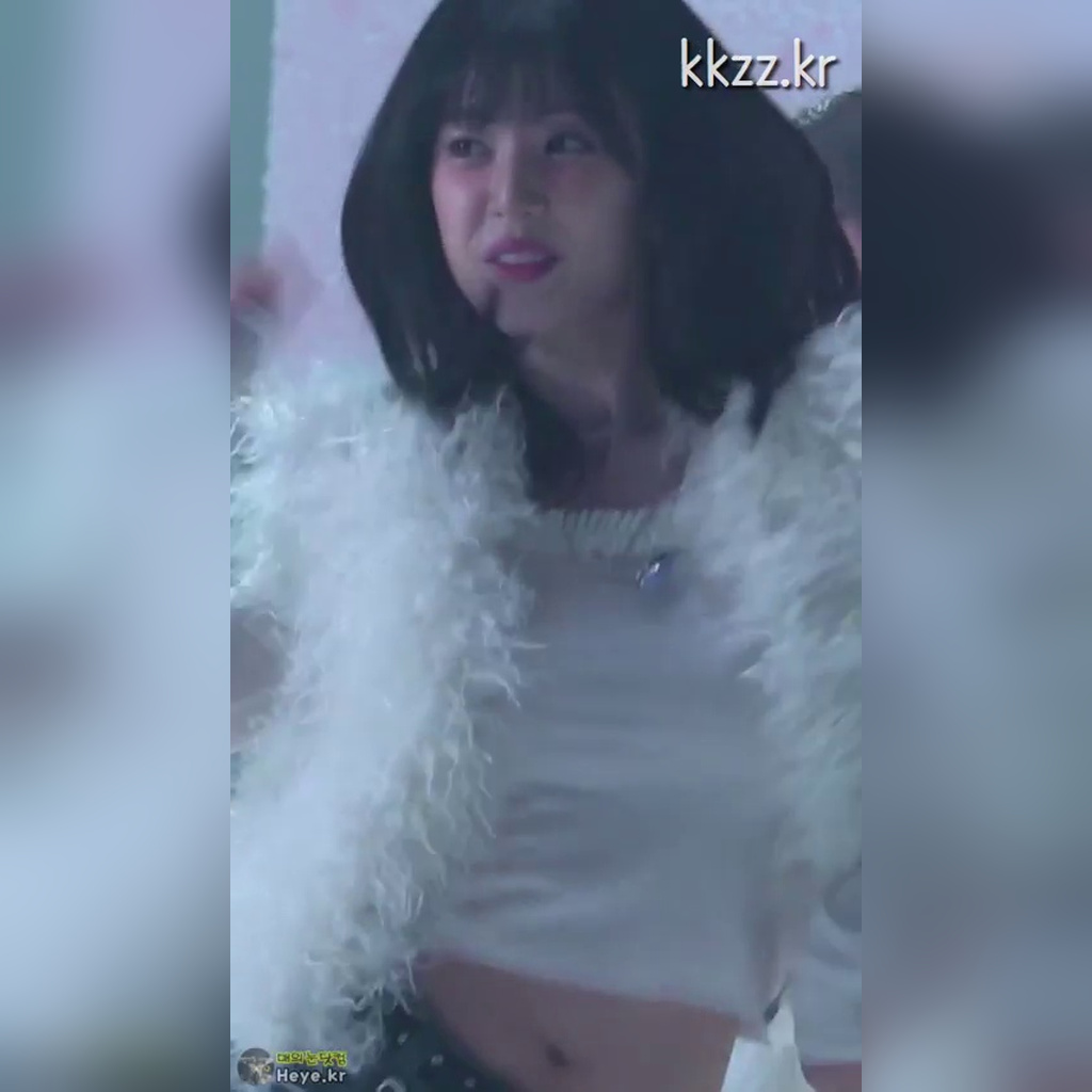 チョーカーしか見られないAPINK パク・チョロンのGIF