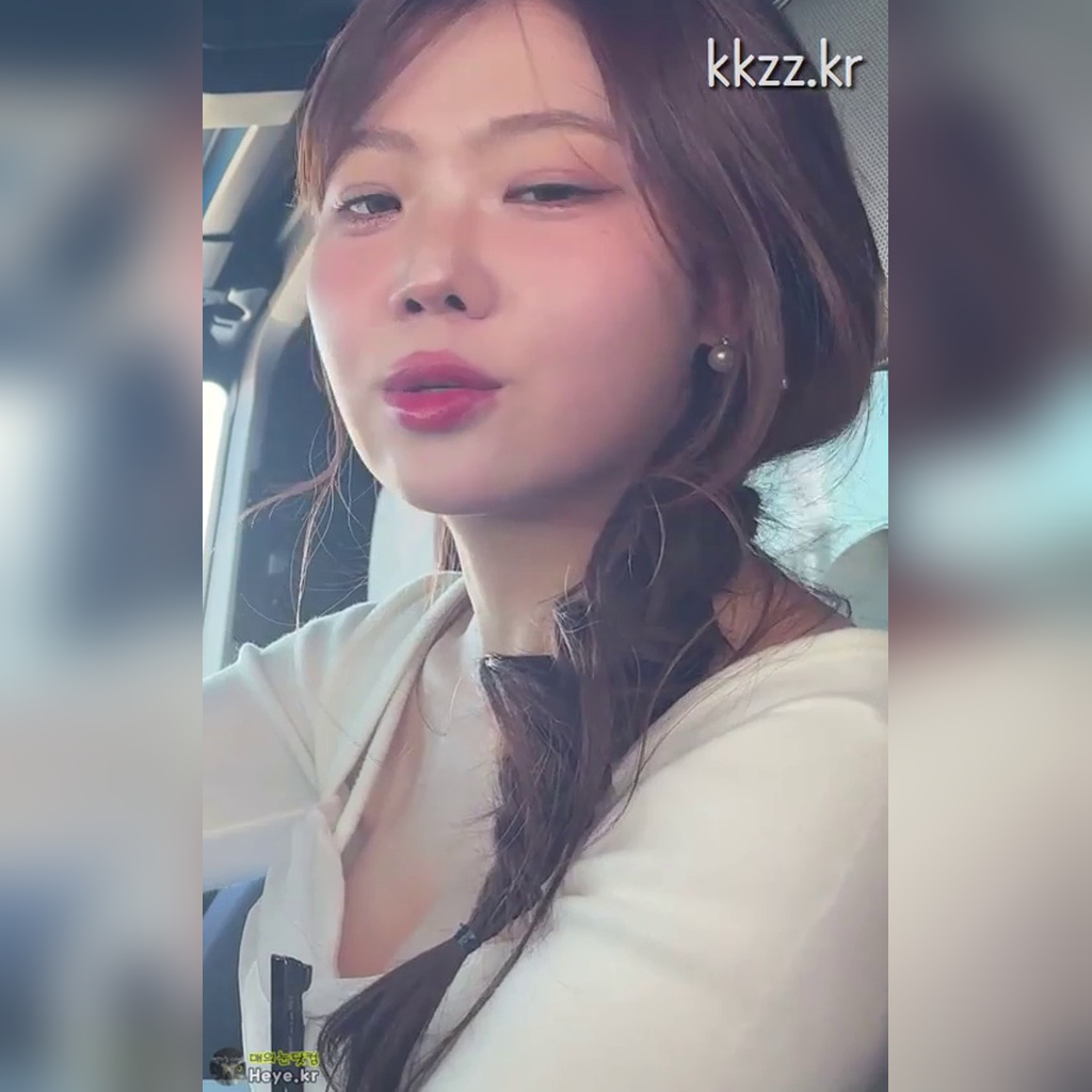 走神的曹敏智主播GIF