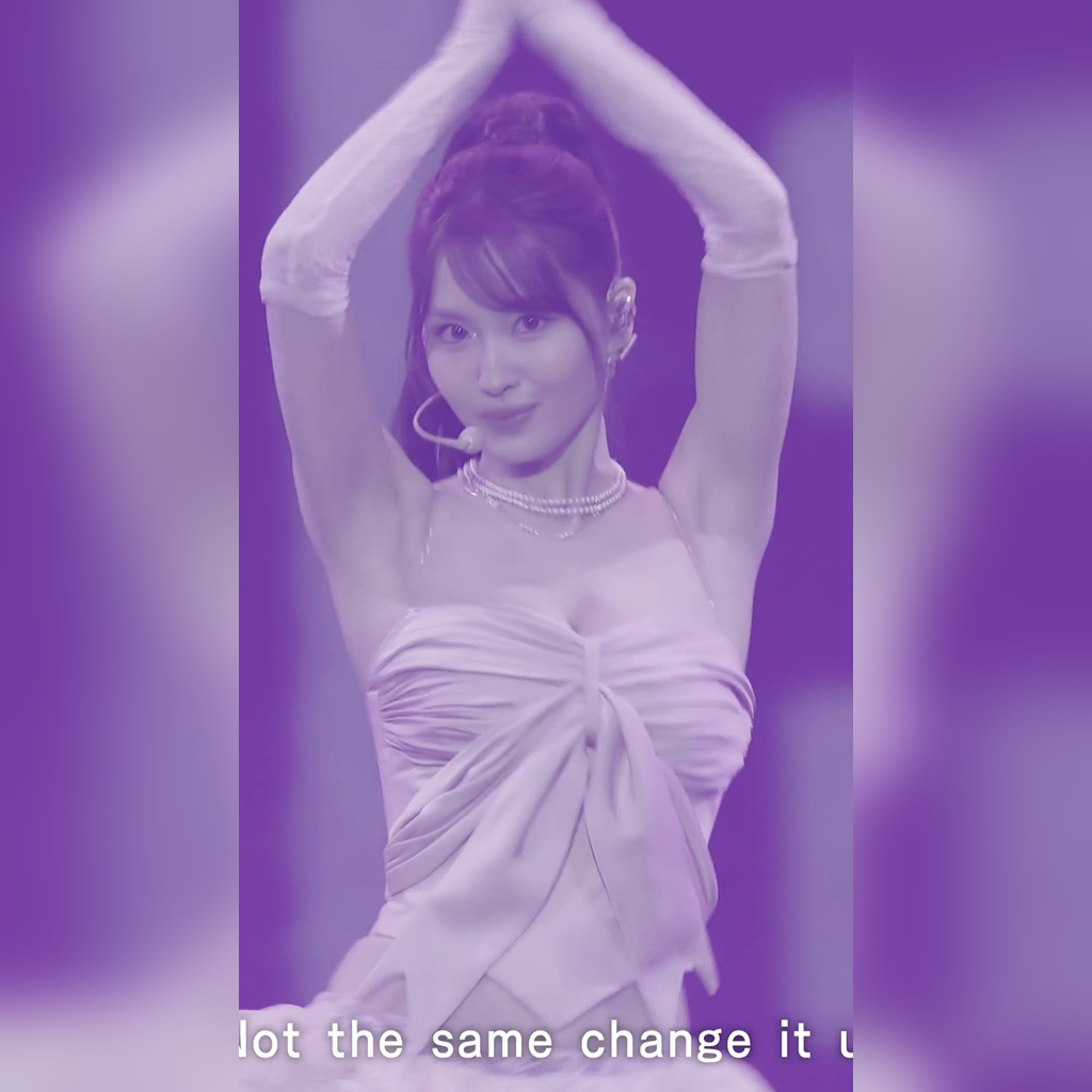 Ponytail Momo Ribbon Ruffled Corset Record-Breaking Cleavage