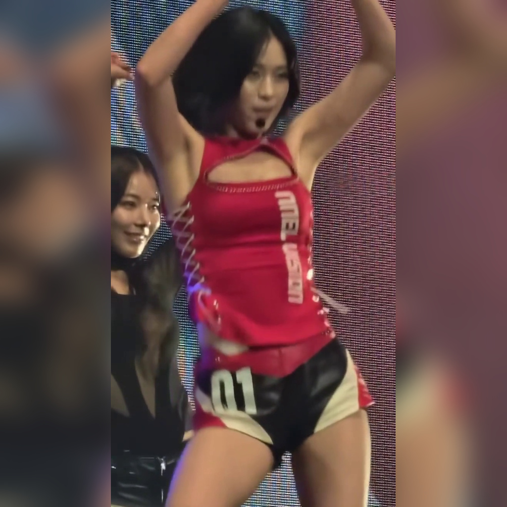ITZYコンサート リュジン ミッド 赤いボディスーツ 胸元と太ももに穴 #3