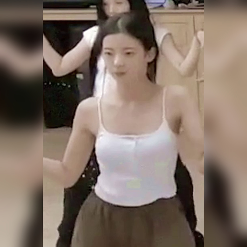 ITZY リア ダンス練習：控えめだったのに白の紐キャミで跳ねるような動きが最高