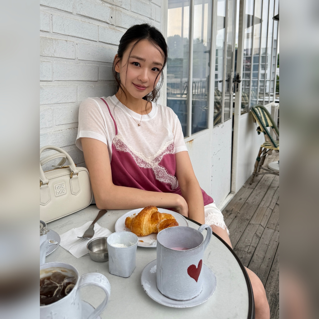 既婚女性 ソン・ヨンジェ 紫のレース スリップ しっかりした太もも – インスタ