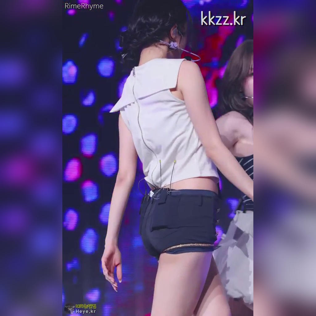 Kep1er Choi Yoo-jin Tight Backside Fit GIF