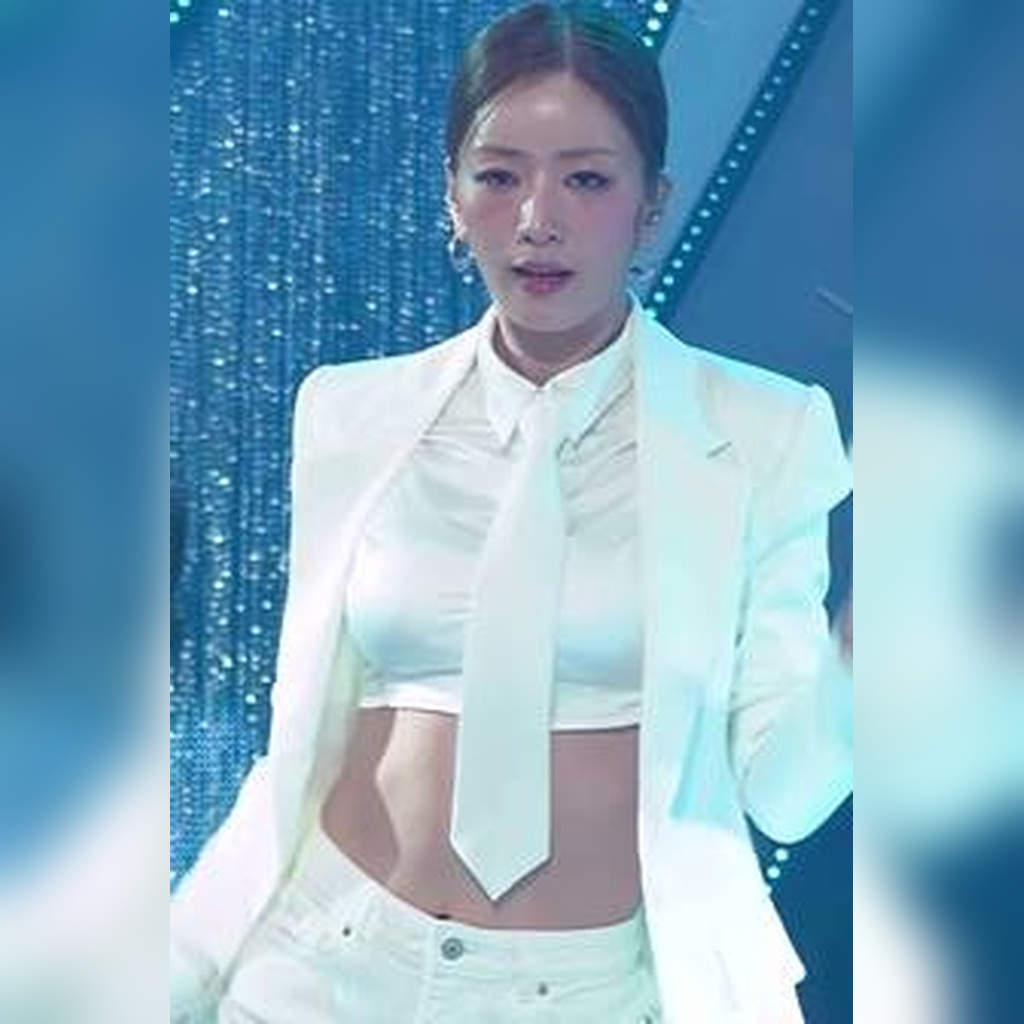 크롭에 넥타이 에이핑크 윤보미 움짤