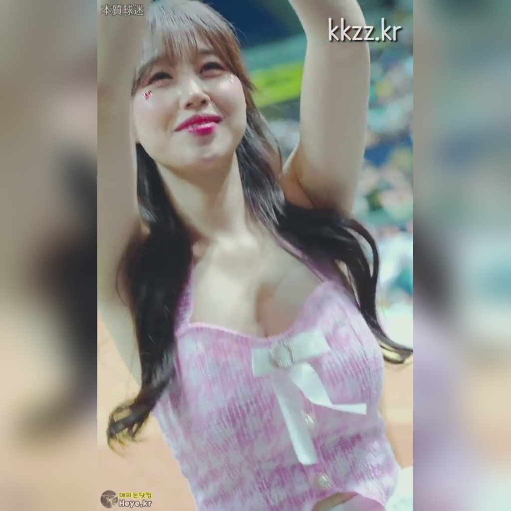 A Cheerleading GIF of Kim Do-a That You Can’t Take Your Eyes Off