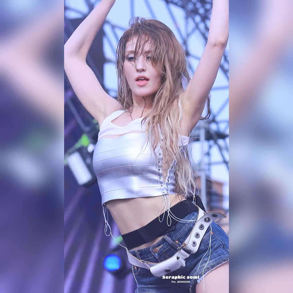 워터밤 전소미 청팬츠