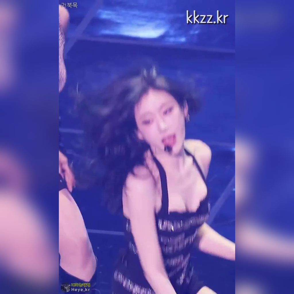 从上往下看ITZY（있지）彩领动图