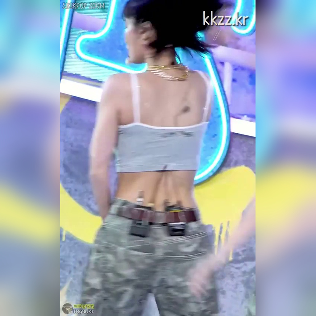 金项链 TWICE 周子瑜（Momo）GIF