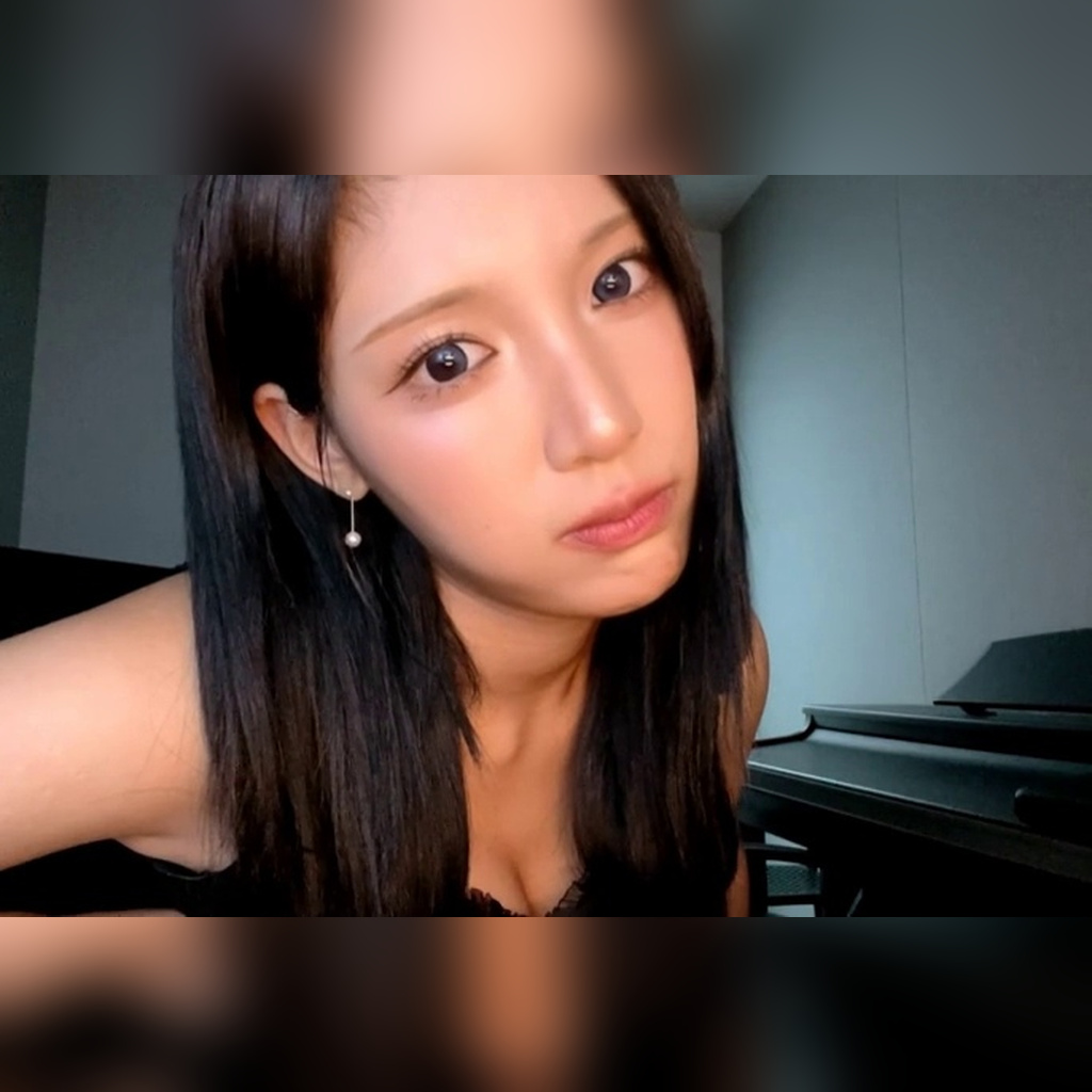 라잇썸 초원 라방 중 검정 레이스 민소매 묵직한 가슴골 노출
