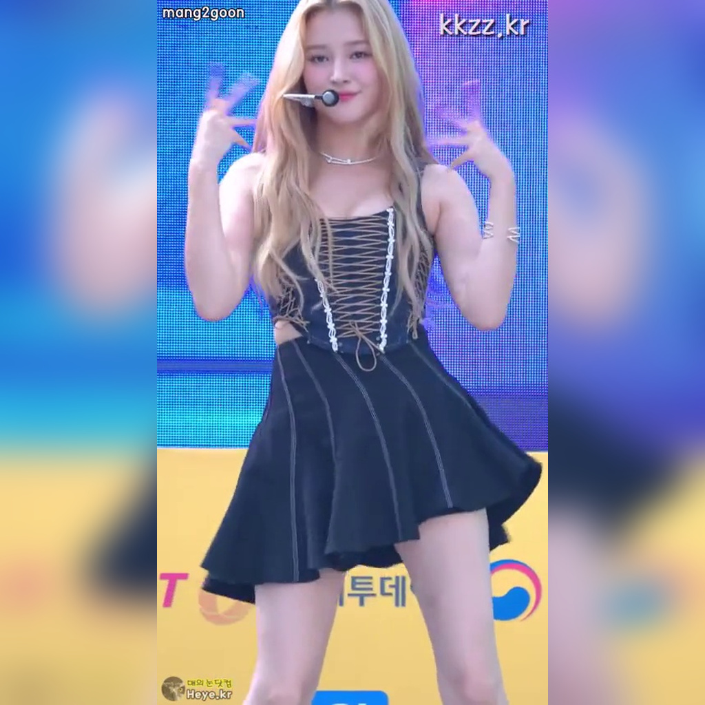 MOMOLAND Nancy