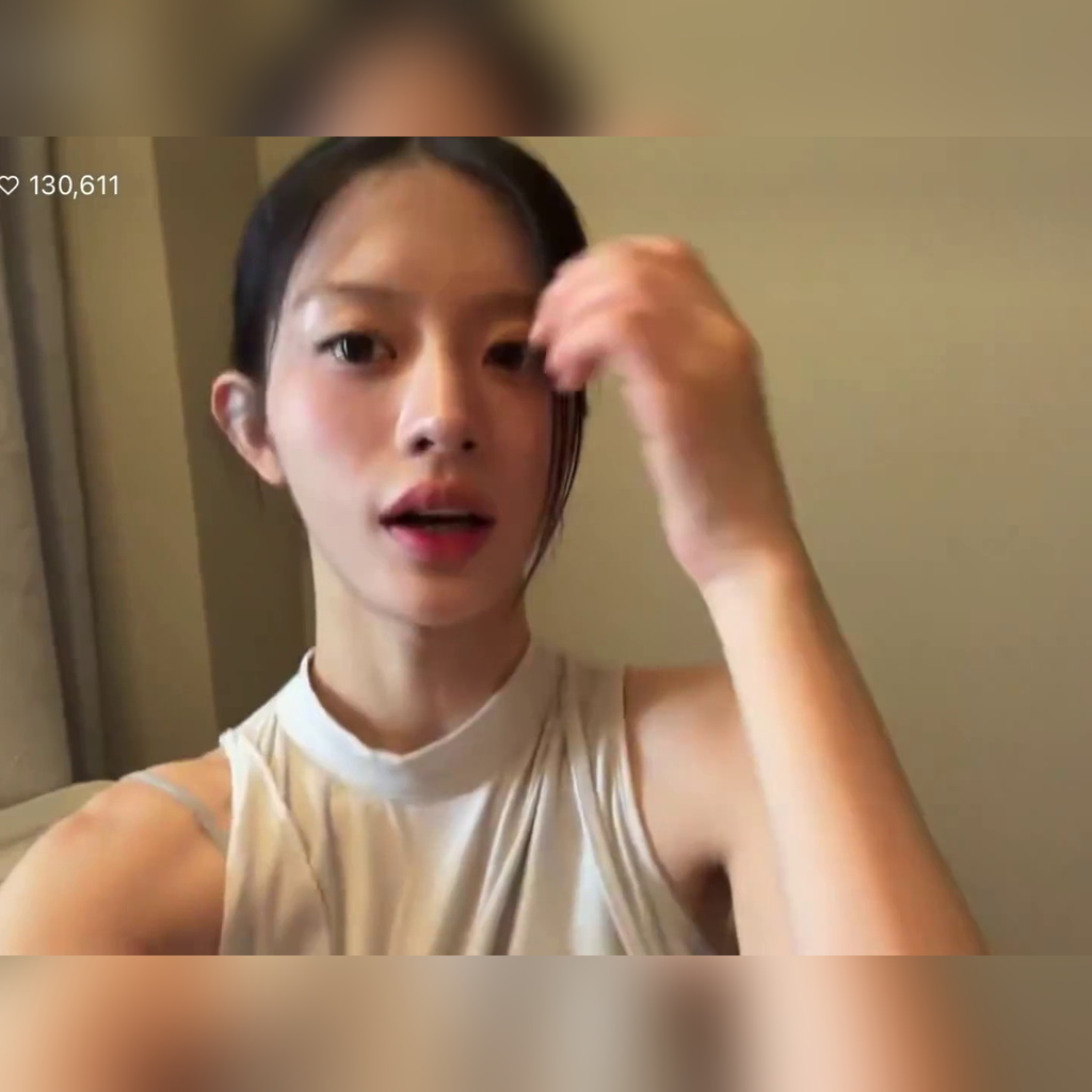 I’LIT Minju Live Broadcast White Halter Neck Sleeveless Armpit Pheromones