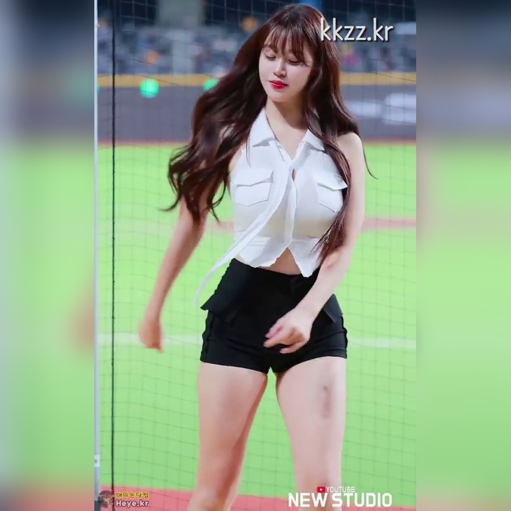 타이트한 뒤태 라인 김도아 치어리더 움짤