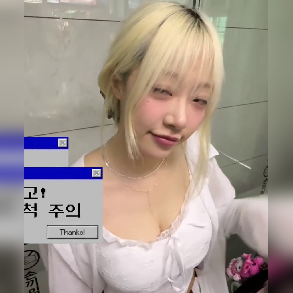 JAKCON 镜头角度终于到位的智元… 凝重的深V + 交叉背带
