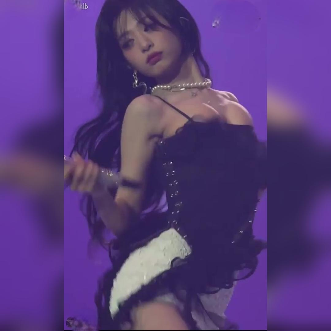 튕기는 베이비몬스터 아현 움짤