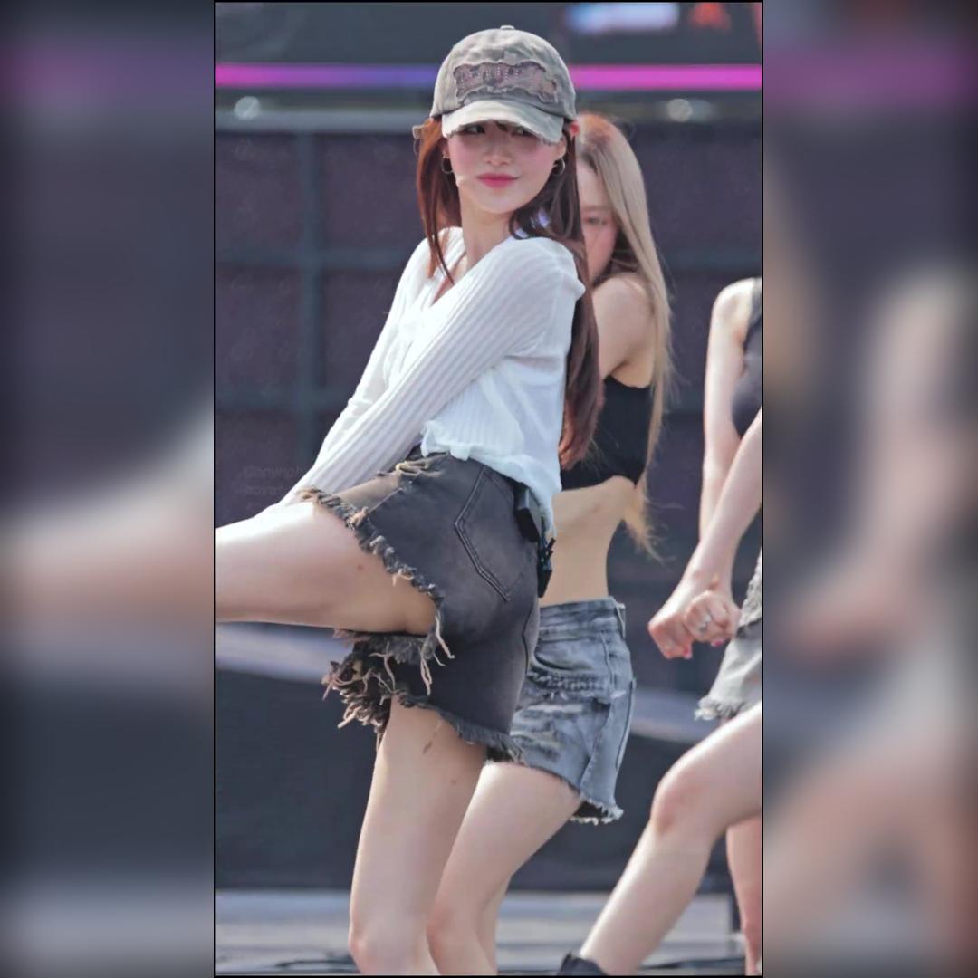 통 넓은 바지 입은 츄 움짤