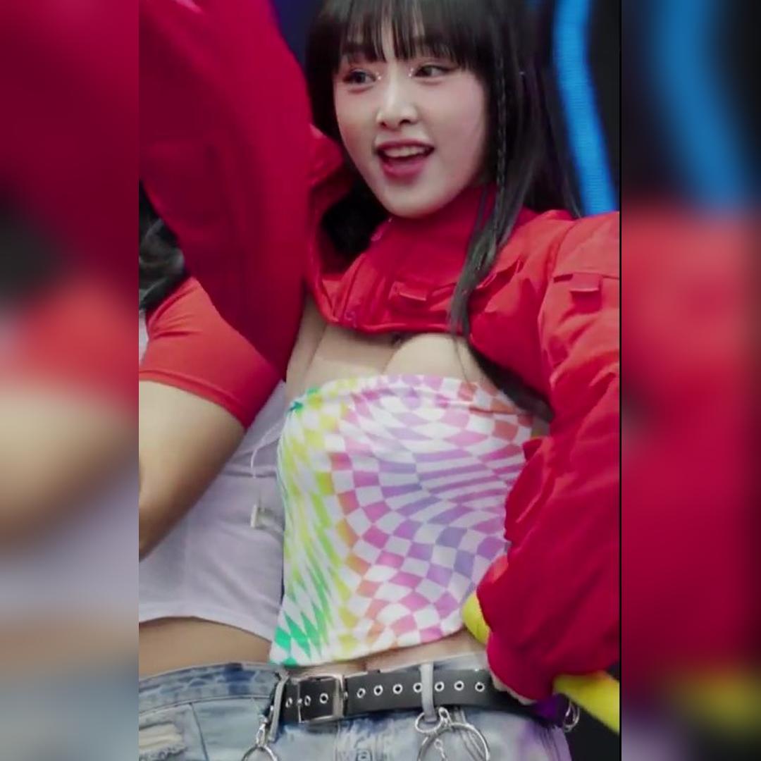 옷과 옷 사이 틈 최예나 움짤