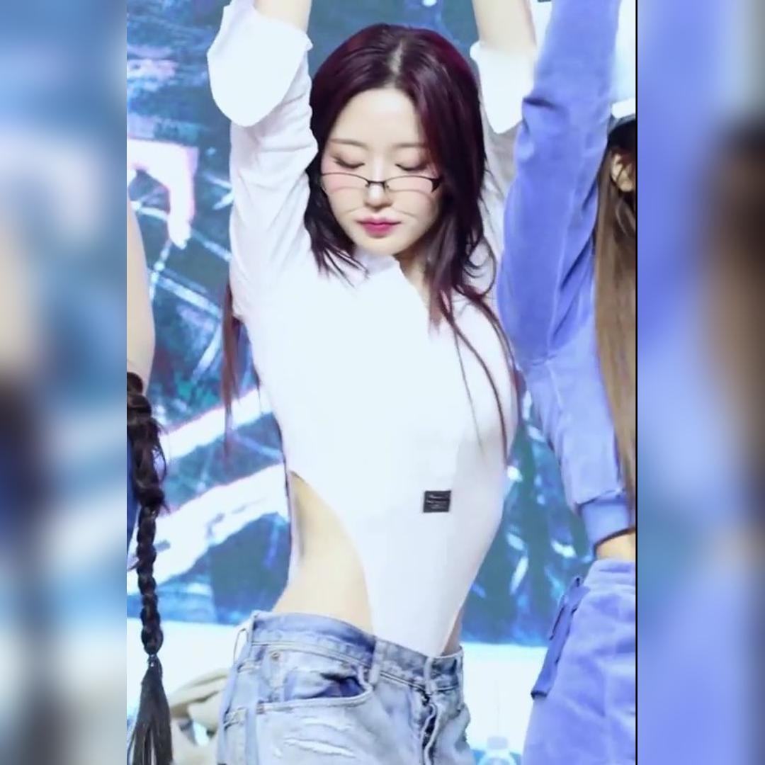 뽀샤시한 옆구리 엔믹스 해원 움짤