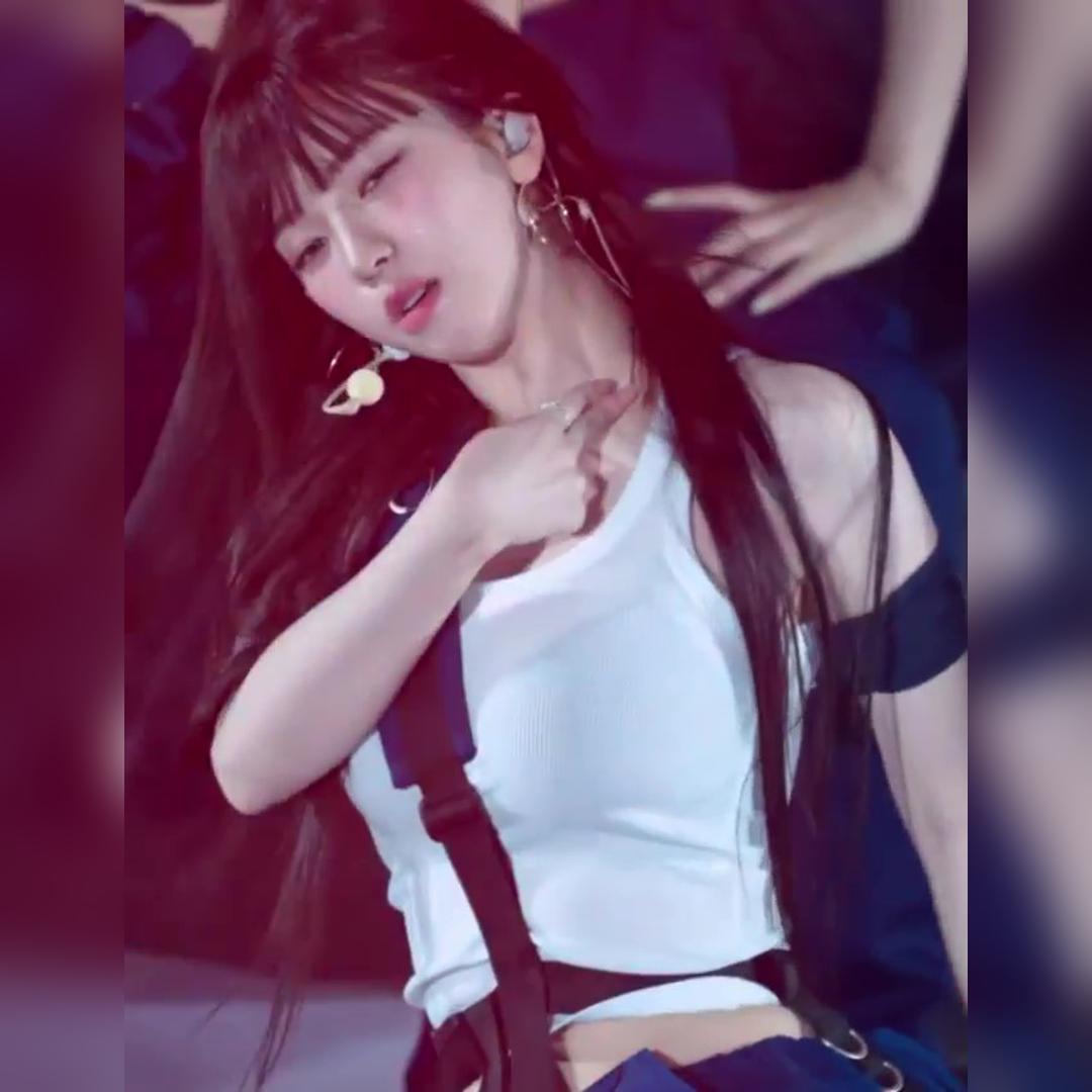 [에스파] 검정 브라 다 비치는 흰 나시 묵직한 바운스 카리나