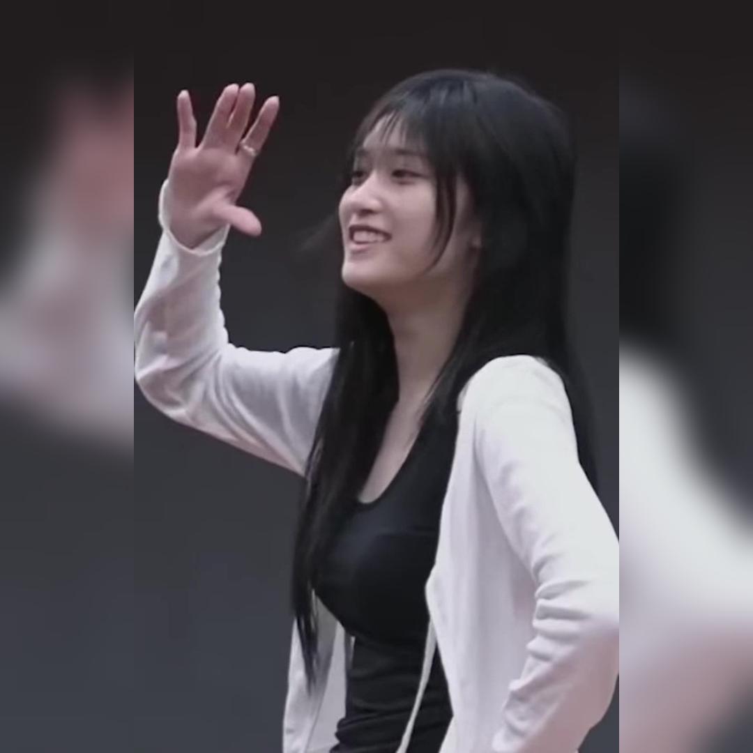 연습실 브라 비치는 검정 민소매 은근한 바운스 아이브 이서