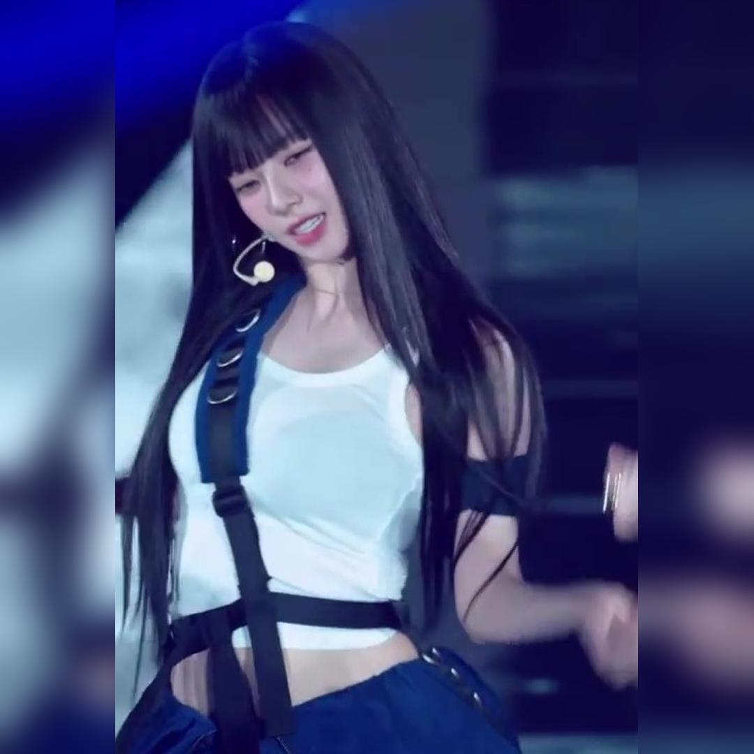 검은색 시스루 에스파 카리나 움짤