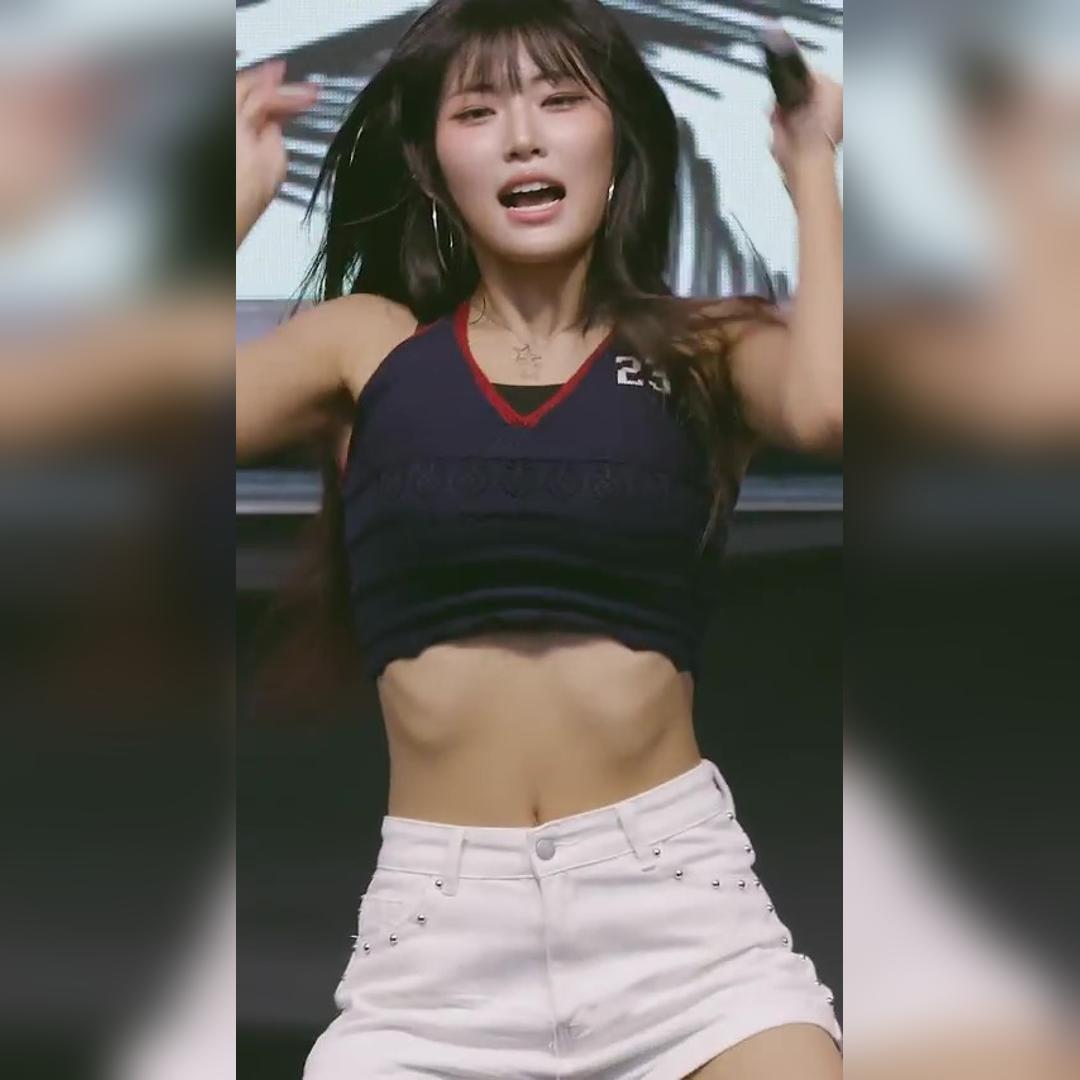 23번 남색 니트 탱크탑 하이킹 옐…대자연의 웅장한 무빙