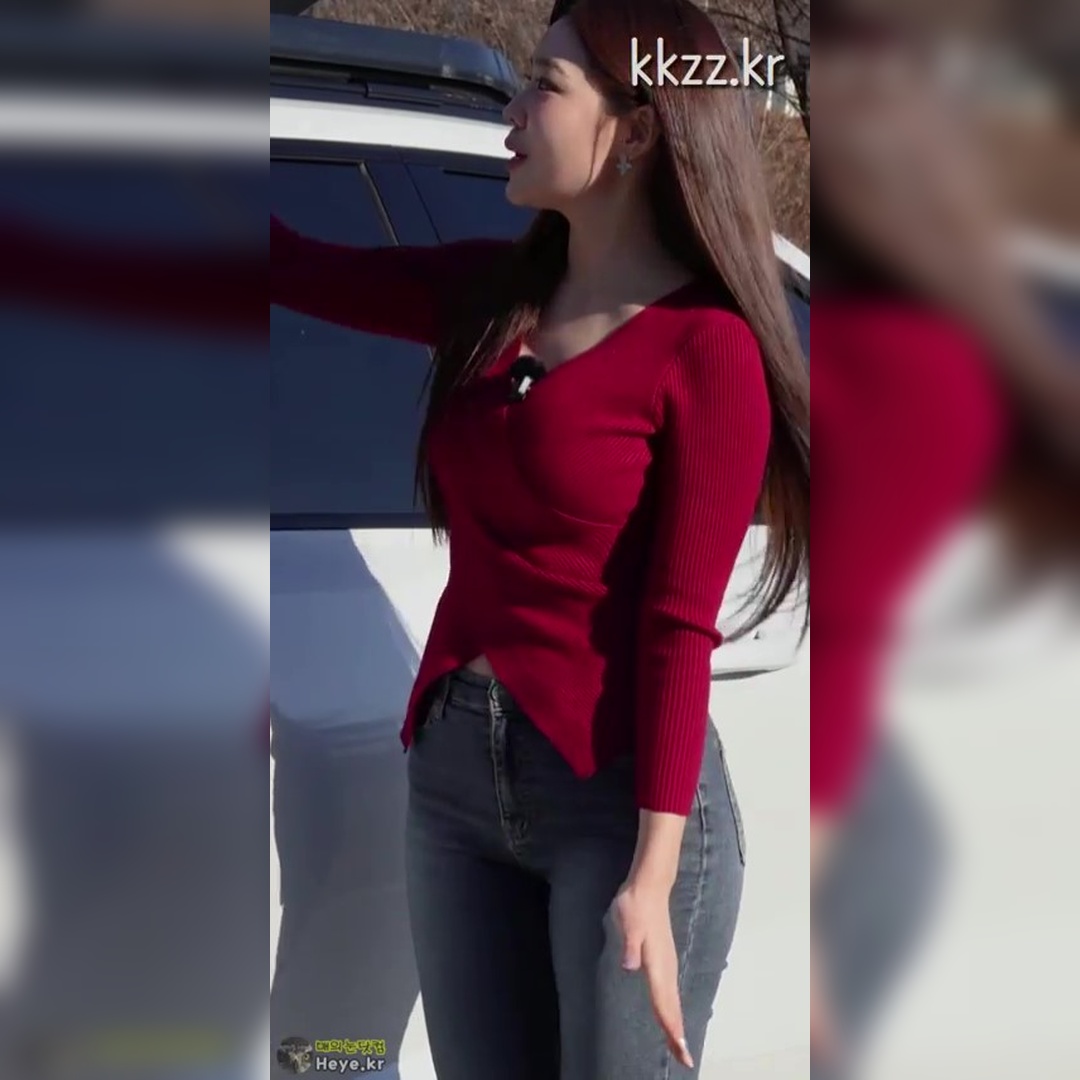 조민지アナ、タイトフィットでライン炸裂の伝説GIF