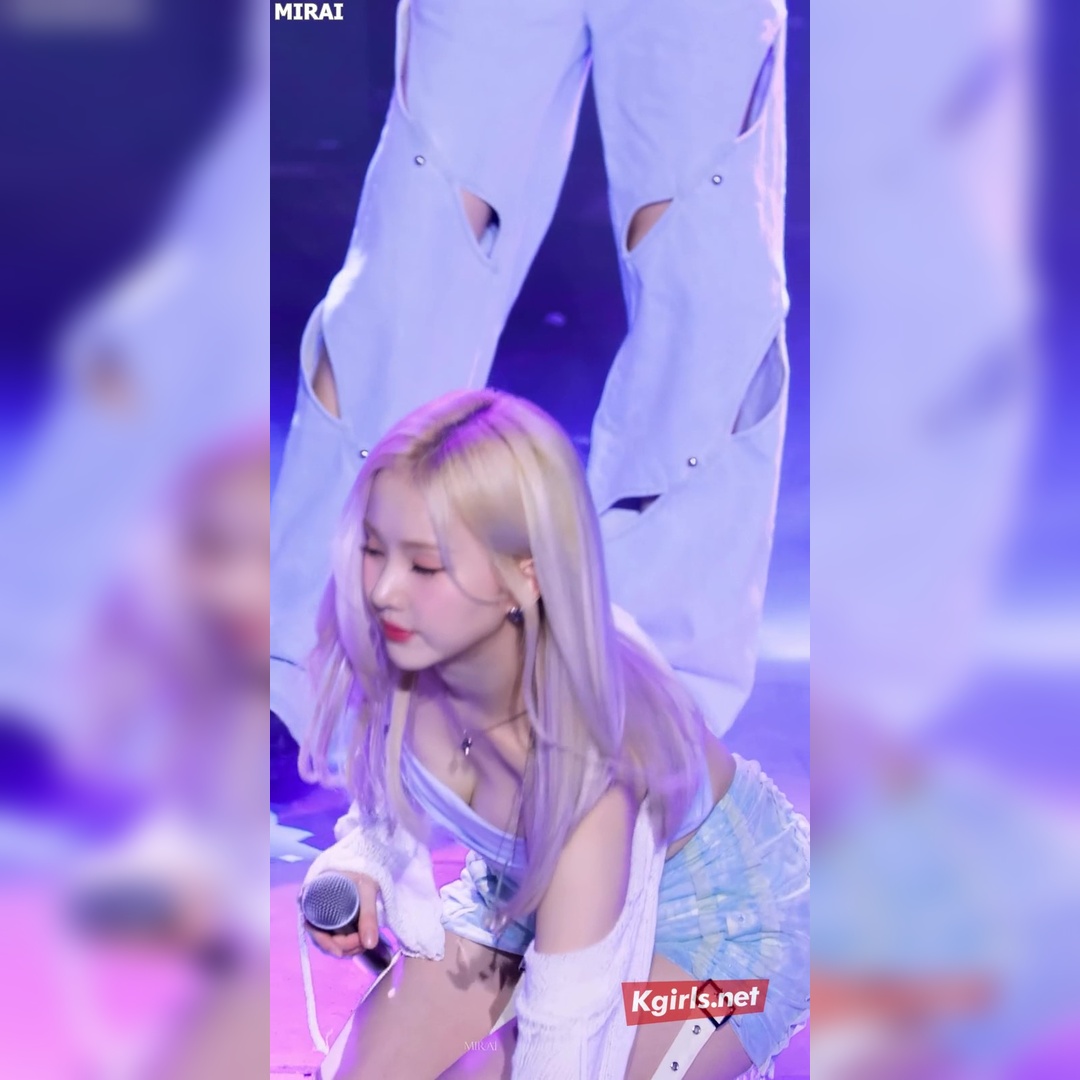 ユナの肩ラインに惚れ惚れ！魅力的なファンカム