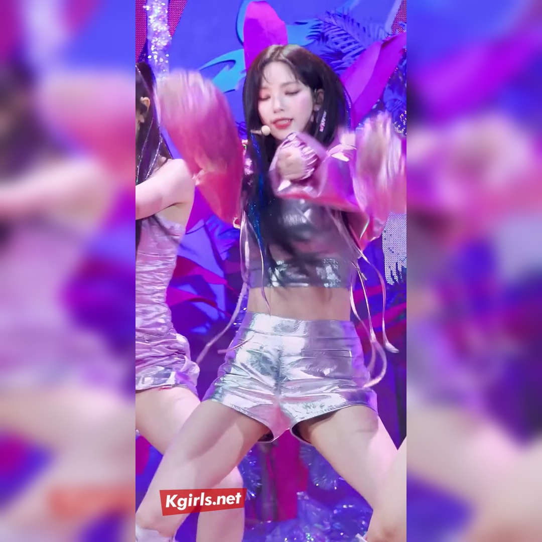 aespa Karina 超級新星舞動爆發！那震撼的搖擺讓我瘋掉的直拍