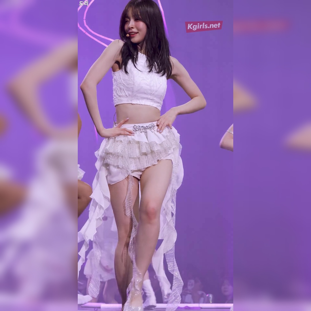 阿린的粉丝们近距离感受到白皙肌肤的魅力…